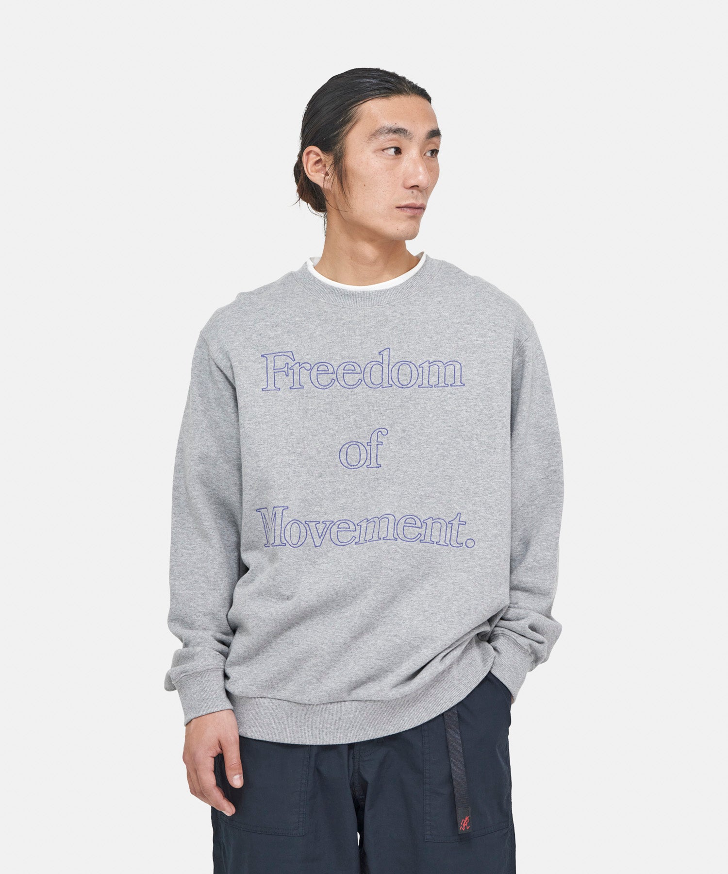 GRAMICCI Freedom of Movement トレーナー ネイビー GRAMICCI Freedom of Movement トレーナー ネイビー