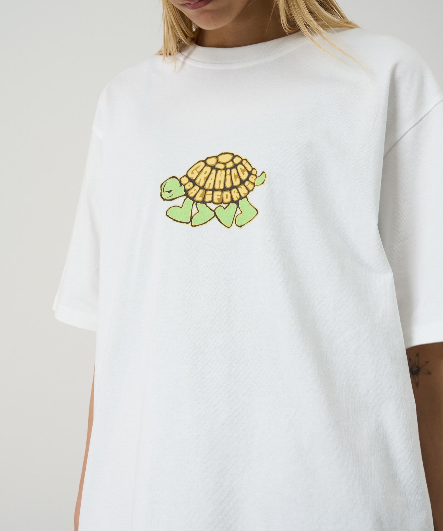 digne turtle shirt White ディニュ G6SU-